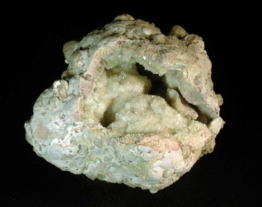 Клиноптилолит (кристаллы в жеоде)