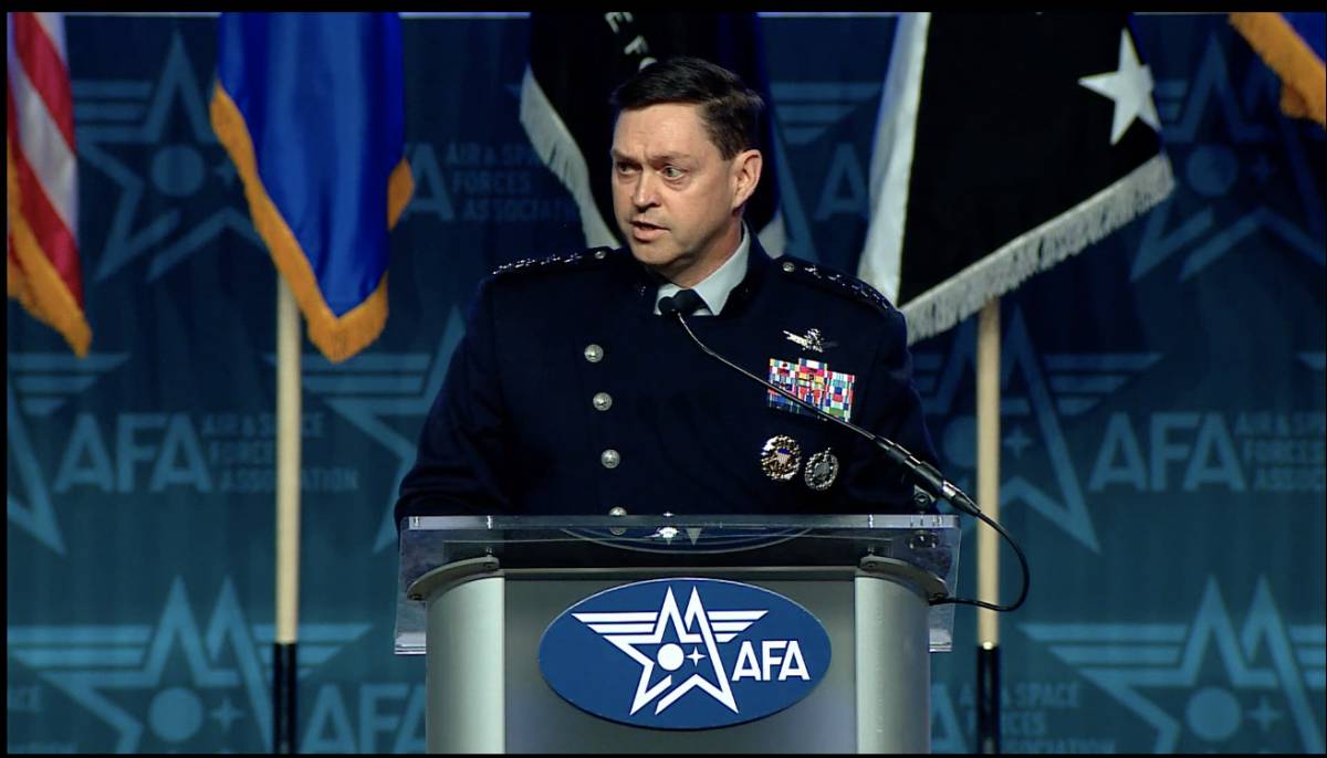 Начальник космических операций США генерал Ченс Зальцман на ежегодной конференции Ассоциации воздушно-космических сил (AFA).