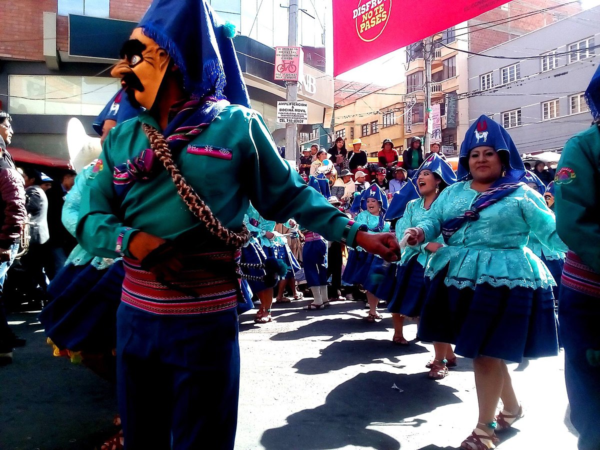 В Боливии от участников Андского фестиваля потребовали третью прививку