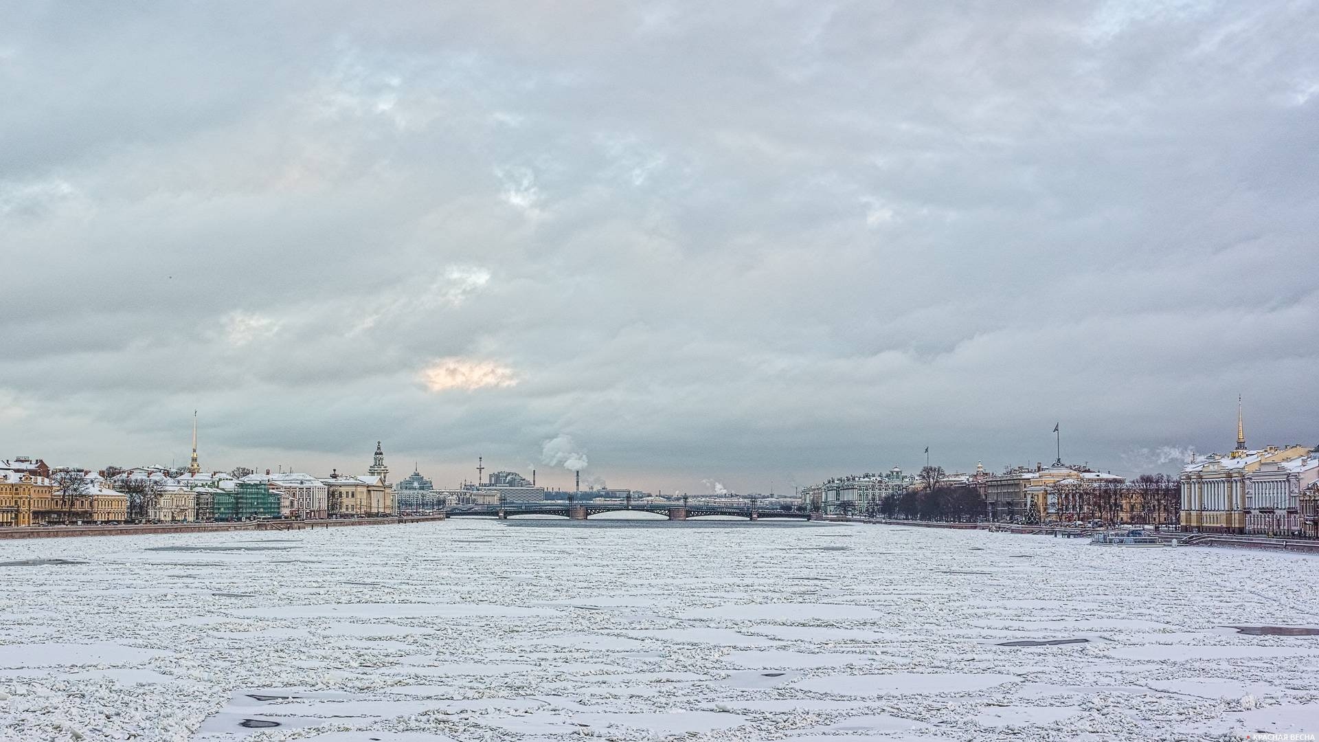 Нева. Дворцовый мост. Санкт-Петербург