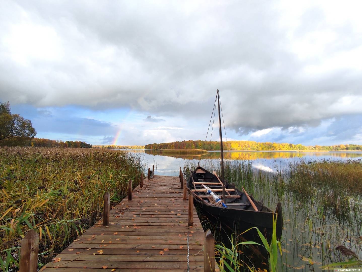 Озеро Баклановское. Национальный парк Смоленское Поозерье. Осенняя радуга