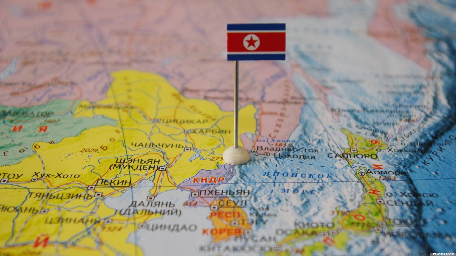 КНДР с флагом на карте мира