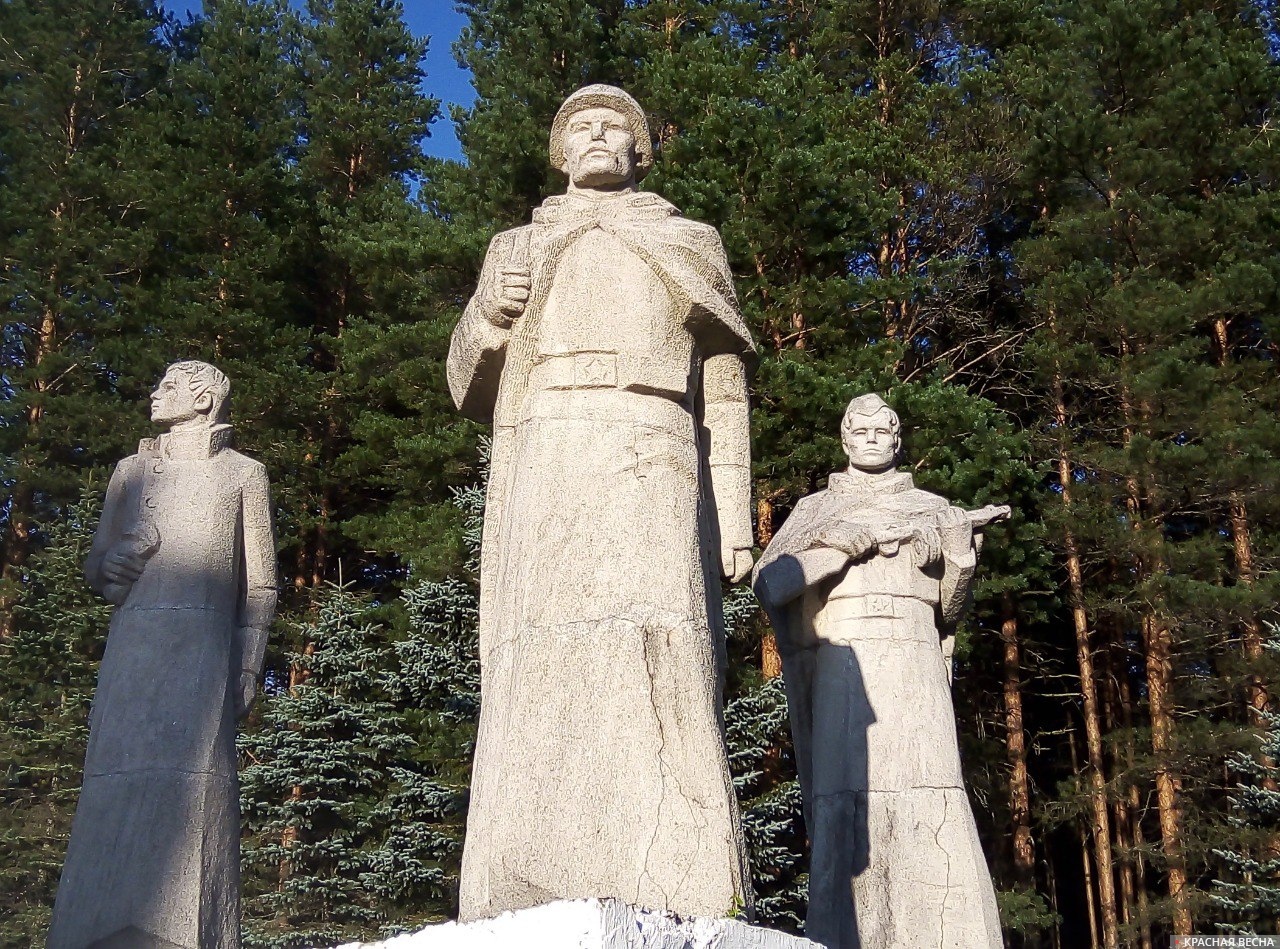 Фрагмент монумента «Обелиск Славы». Максатиха. Тверская область.