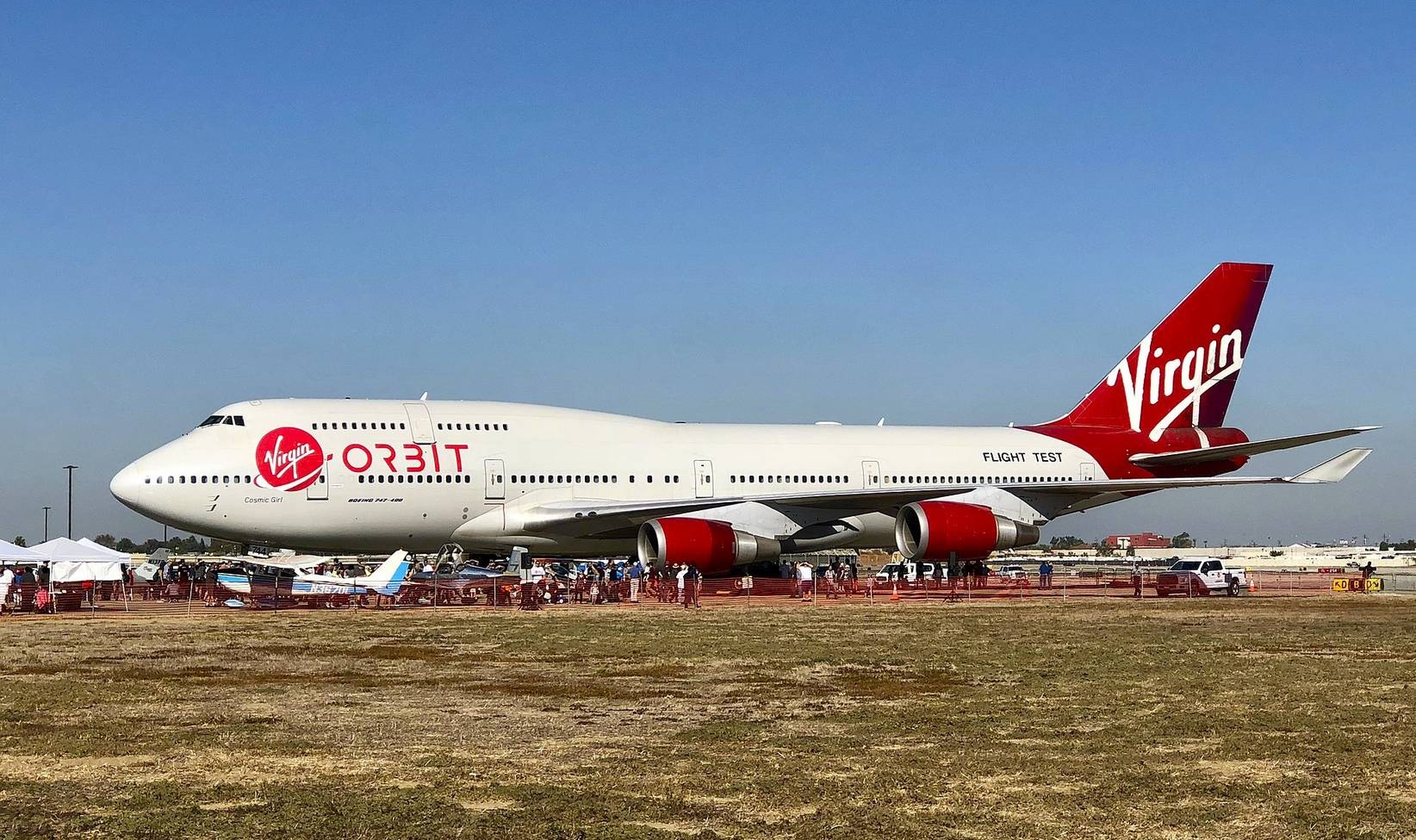 Cosmic Girl — модифицированный Боинг 747 компании Virgin Orbit, используемый для запуска космических ракет