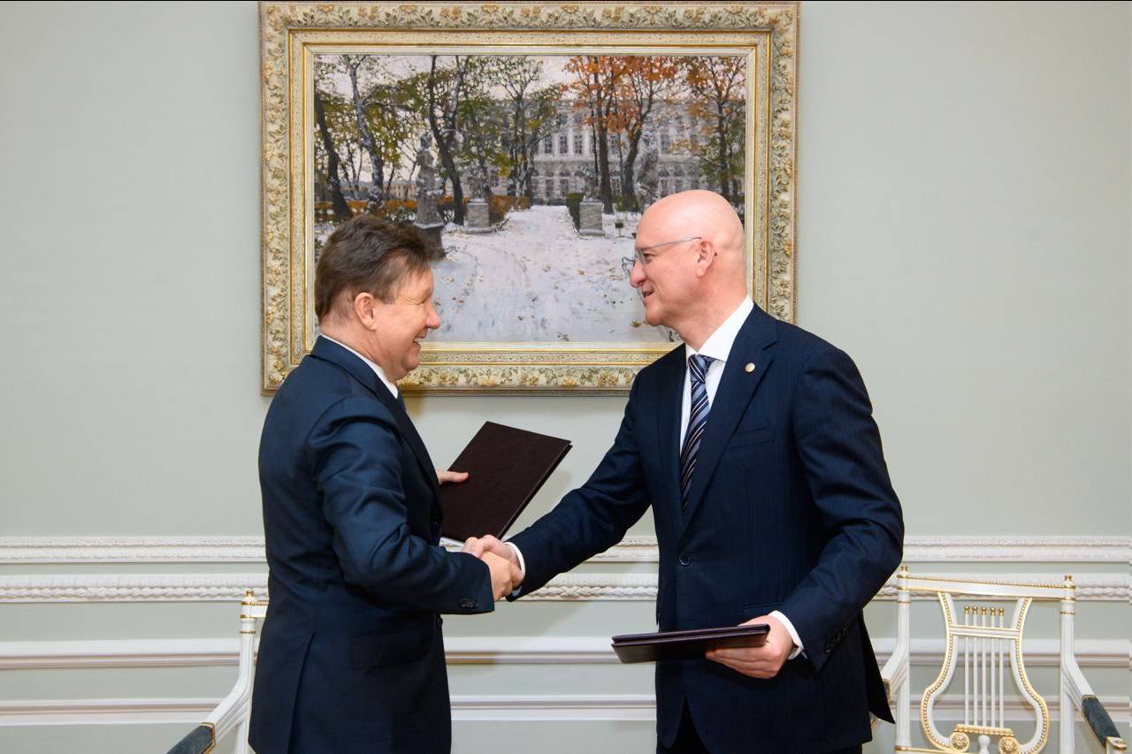 Председатель правления «Газпрома» Алексей Миллер (слева) и первый вице-премьер Казахстана Роман Скляр