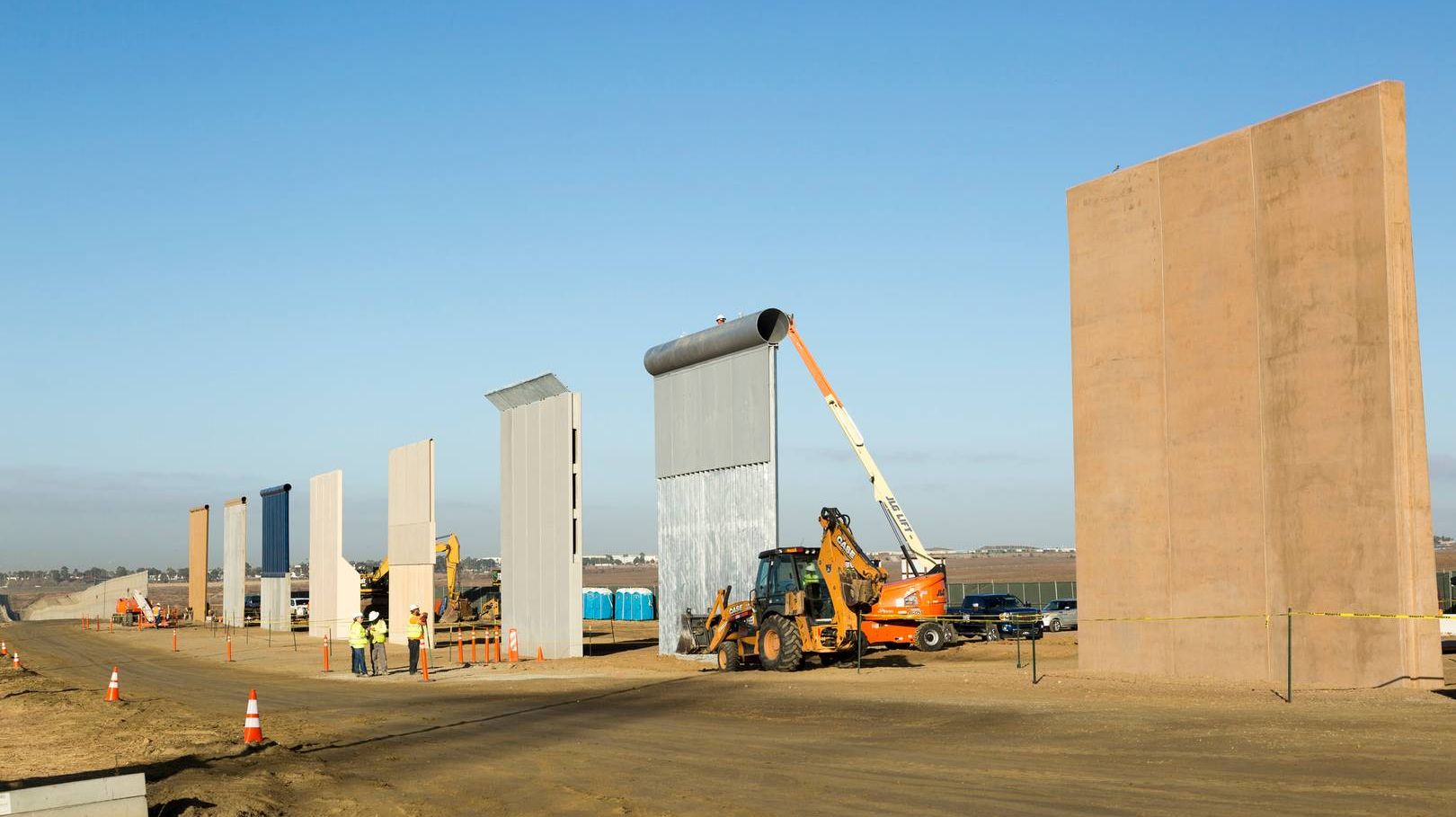 Прототипы пограничной стены между Мексикой и США