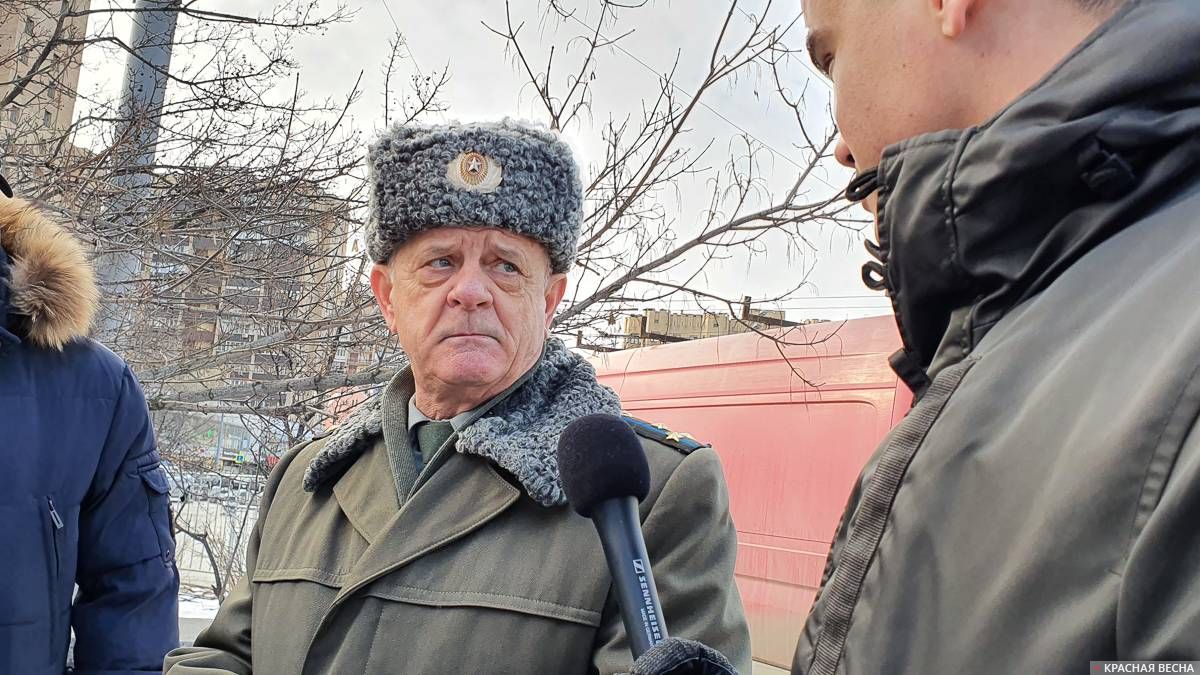 Полковник Квачков смотрит на журналиста, как на врага народа