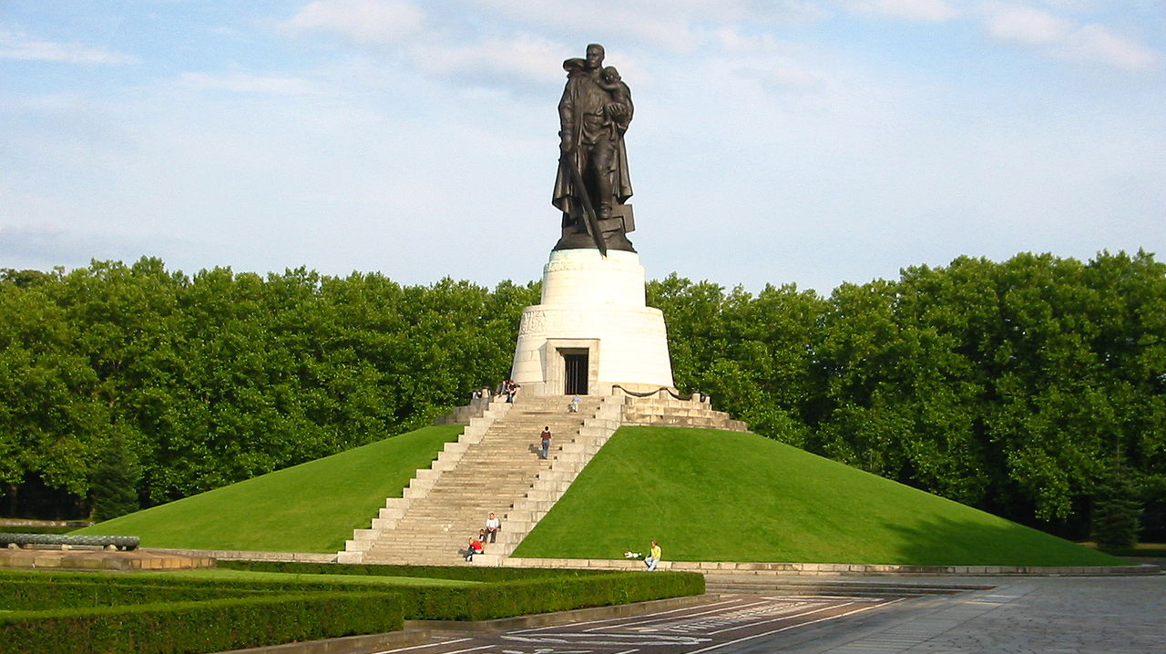 Памятник в трептов парке фото