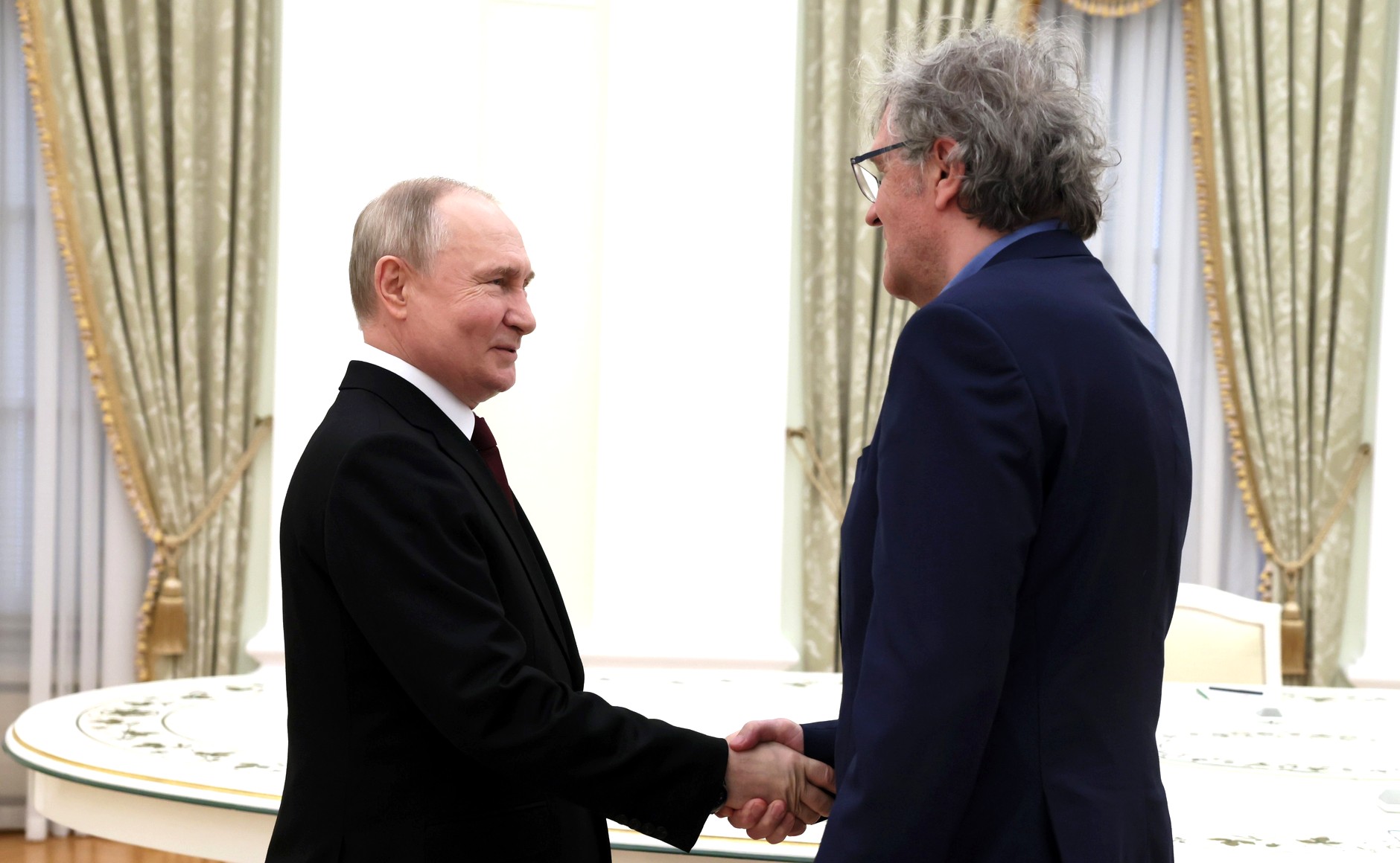 Встреча Владимира Путина с сербским режиссёром Эмиром Кустурицей.