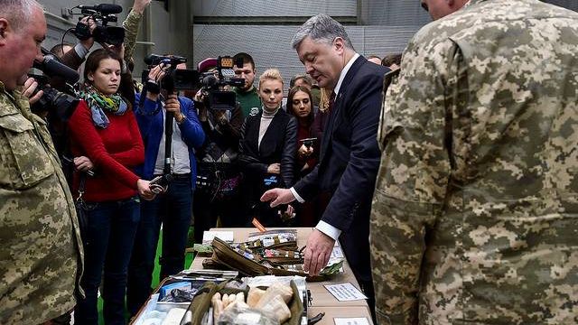 Порошенко рассматривает новое оснащение для украинских военнослужащих