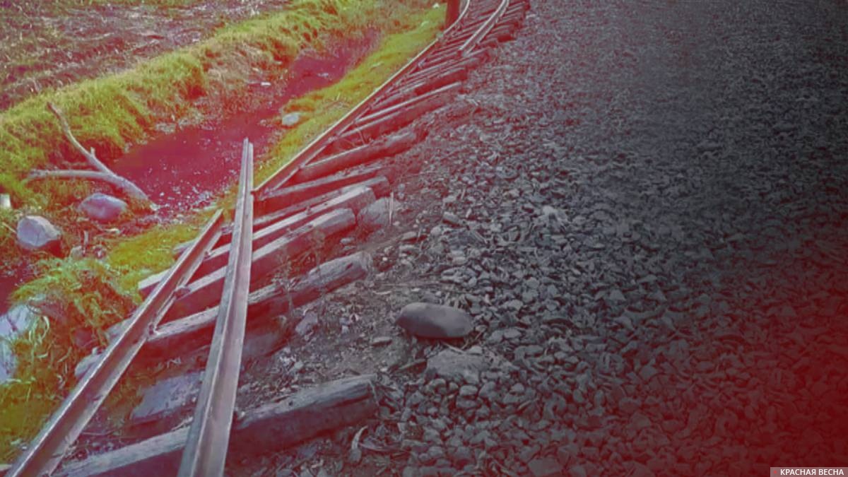Разрушенная железная дорога в Перу