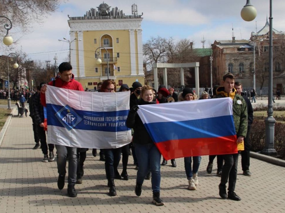 Астрахань, участники митинга-концерта «Россия — Крым — Донбасс»