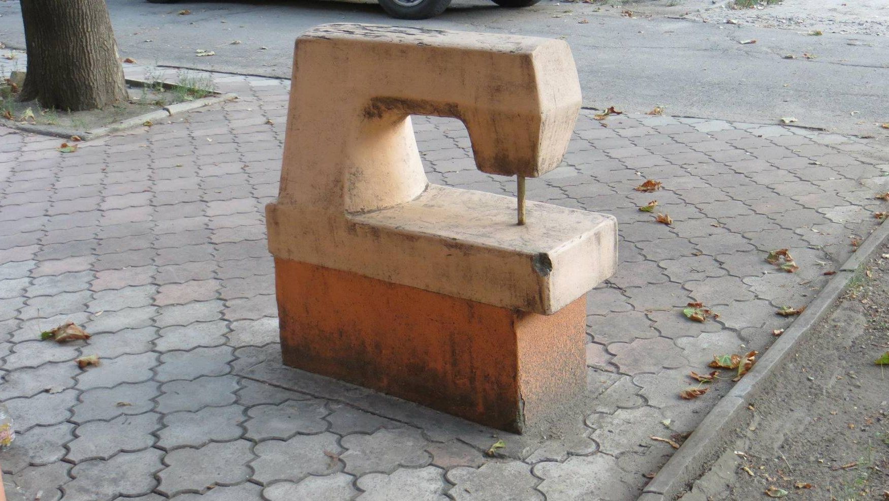 Памятник швейном машинке, Харьков