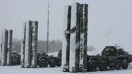 Боевые расчеты ЗРК С-400 Триумф заступили на боевое дежурство в