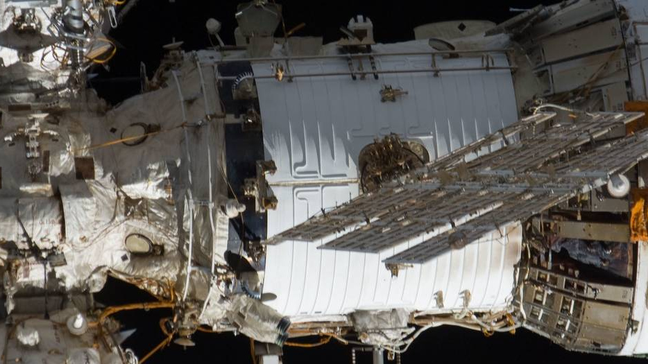 Стыковочный шлюз служебного модуля Международной космической станции «Звезда»