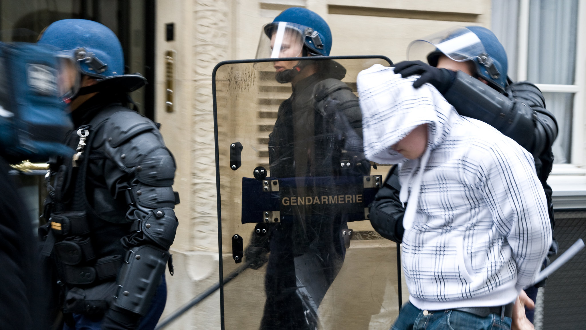 Французская полиция задержала протестующего