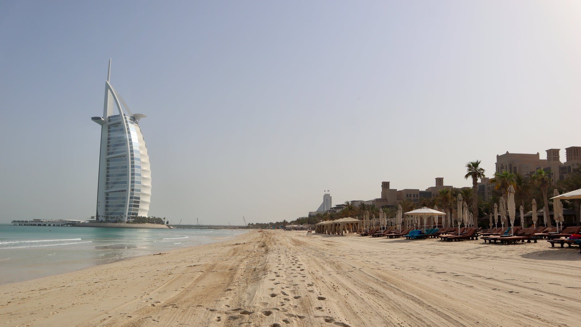 Оаэ закрывает счета. Дубай Анталия. Эмираты пляжи. ОАЭ пляж. Пляж Дубаев.
