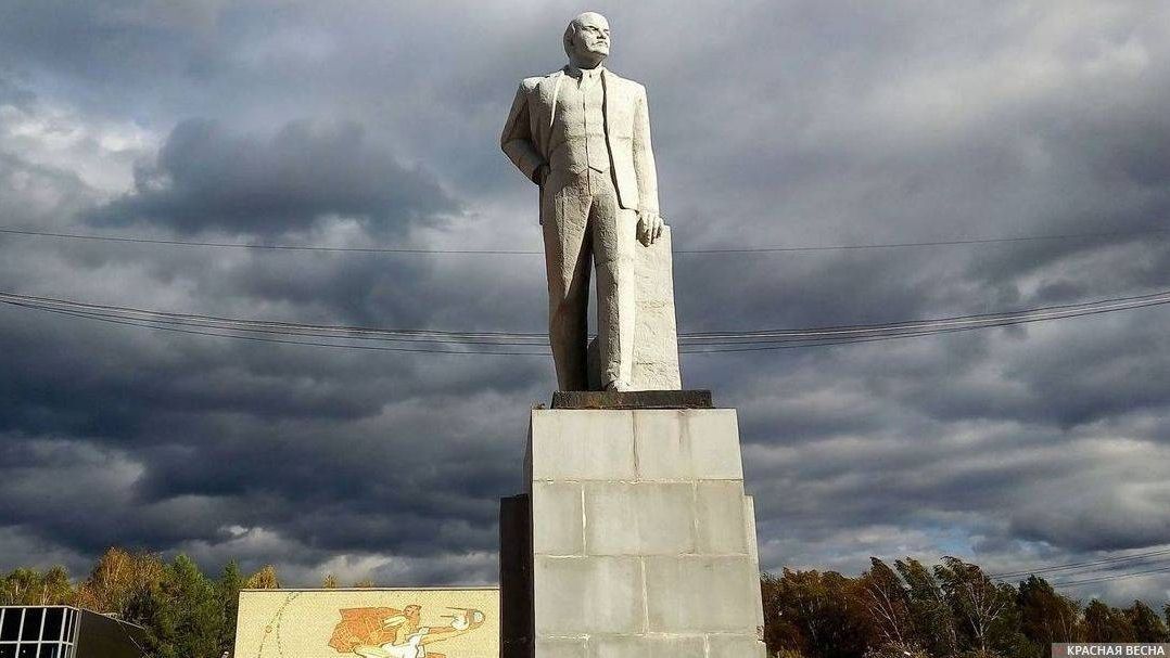 Памятник В. И. Ленину в Ревде