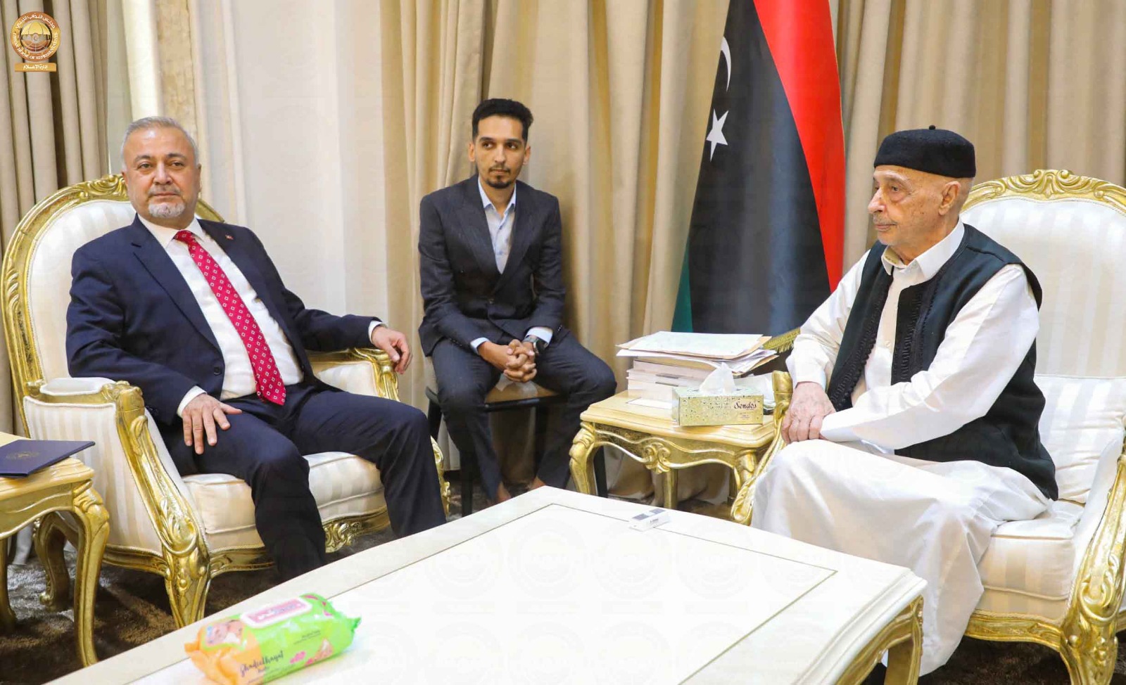 Глава парламента Ливии Агила Салех и посол Турции в Ливии Кенан Йылмаз
