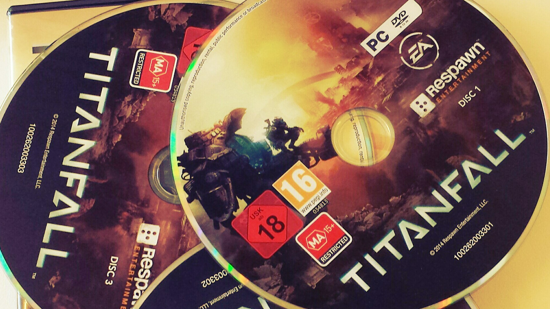 Диски с видеоигрой Titanfall
