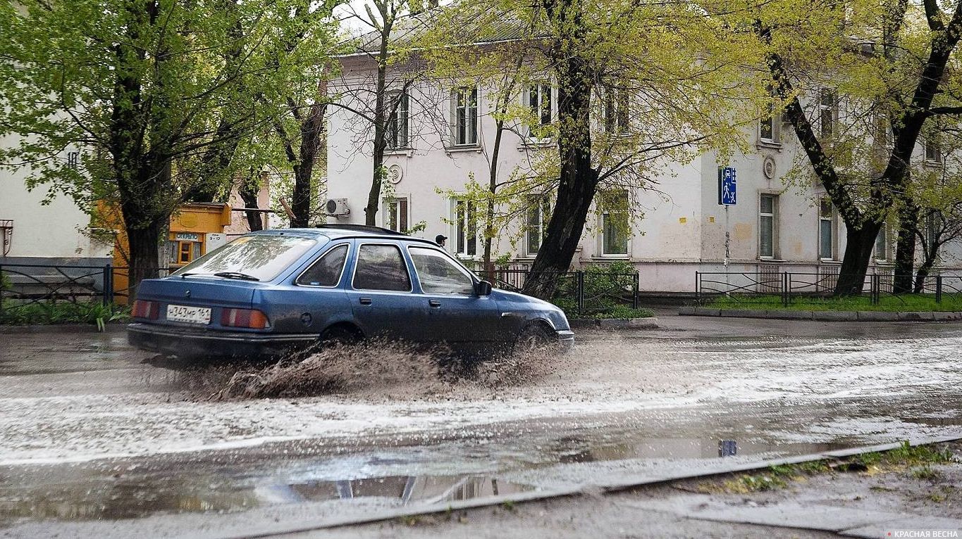 Наводнение на дороге