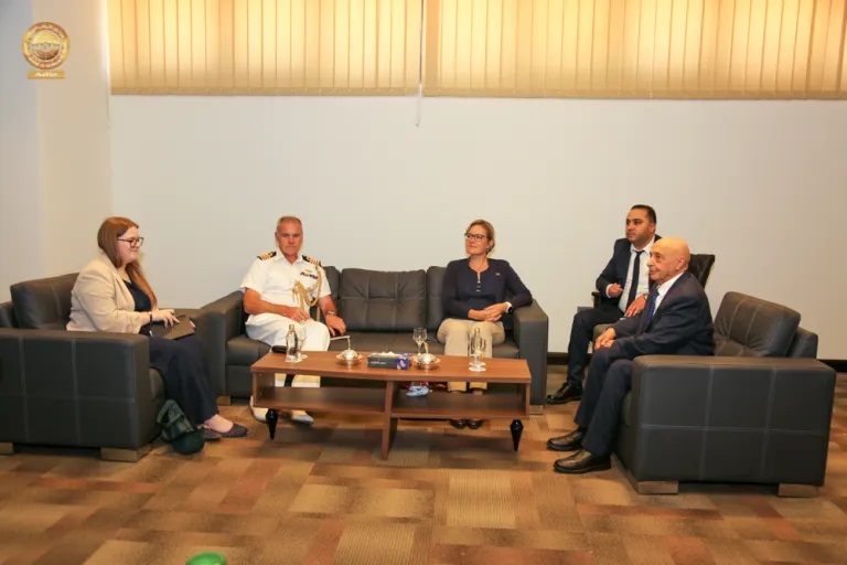 Встреча посла Великобритании в Ливии Кэролайн Херндалл и главы парламента Ливии Агилы Салеха
