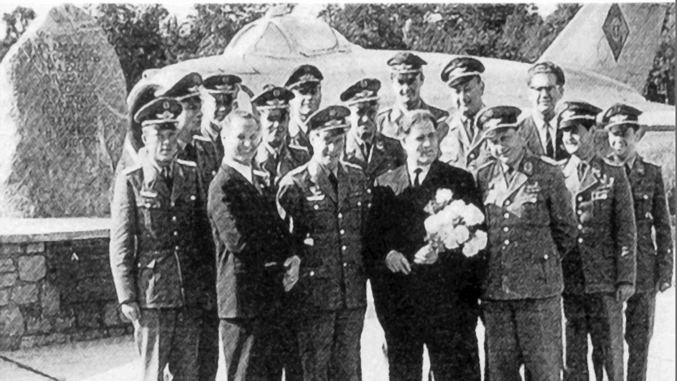Михаил Девятаев на встрече с коллегами в 1972 году