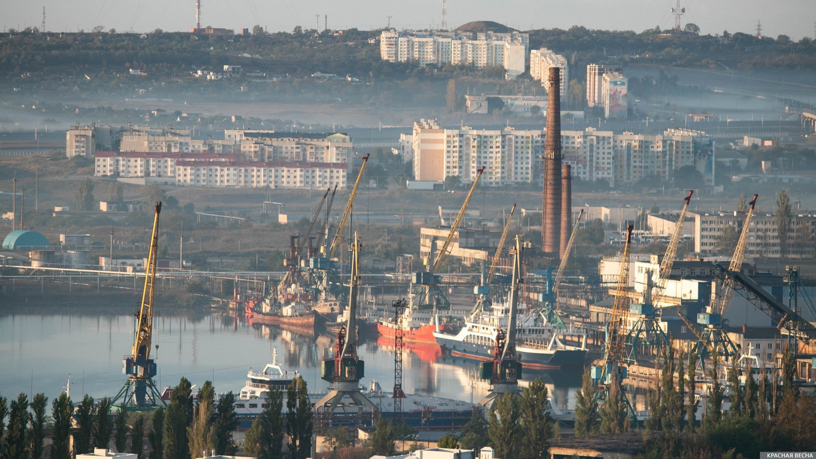 Вид Керченский морской рыбный порт. Керчь, Крым