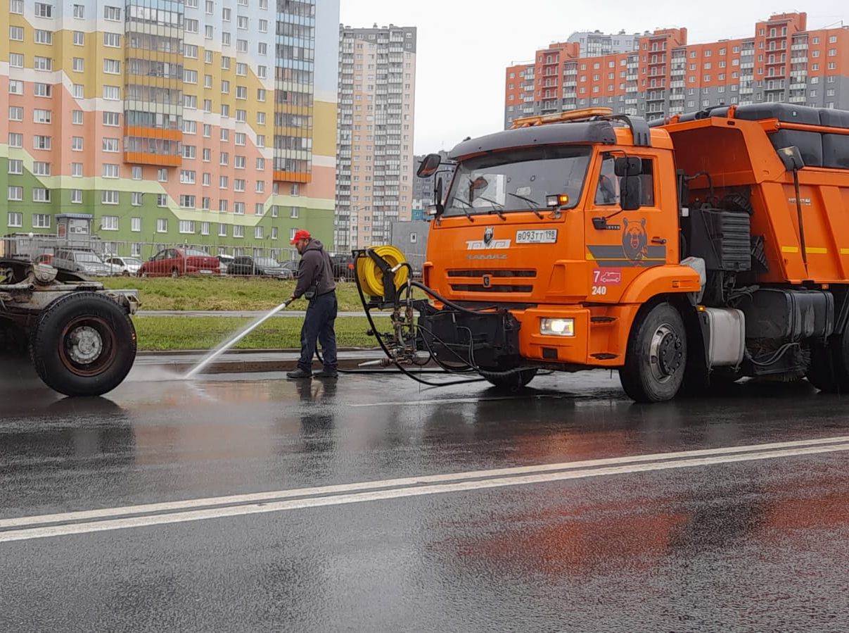 В Петербурге сообщили, сколько воды нужно для очистки городских улиц | ИА  Красная Весна