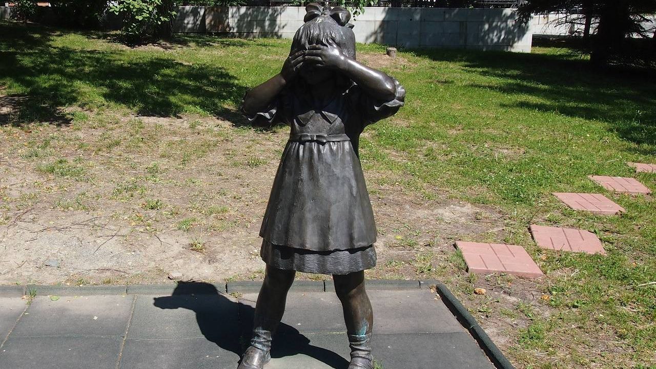 Прятки.
