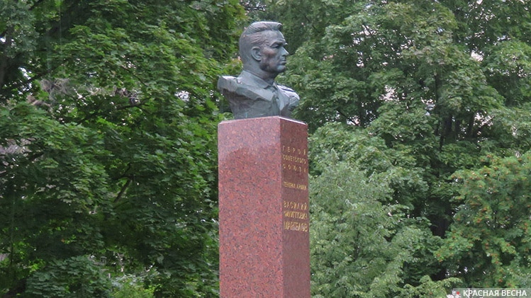 Санкт-Петербург. Памятник В. Ф. Маргелову