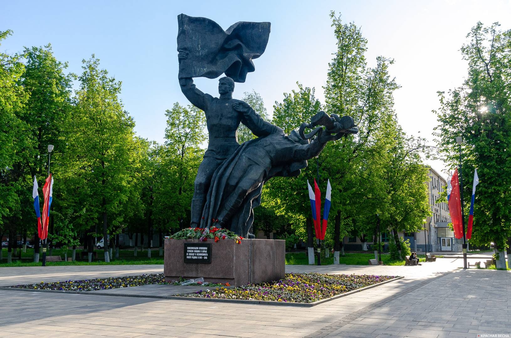 Памятник комсомольцам Орловщины павшим в боях за Родину в период 1941-1945 года.