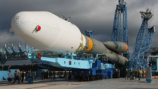 Ракета-носитель Союз-2 установлена на стартовом комплексе