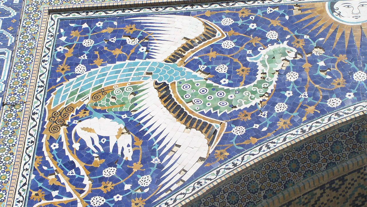 Симург — повелитель всех птиц. Украшение с внешней стороны медресе Нодир-Диван-Беги, Бухара