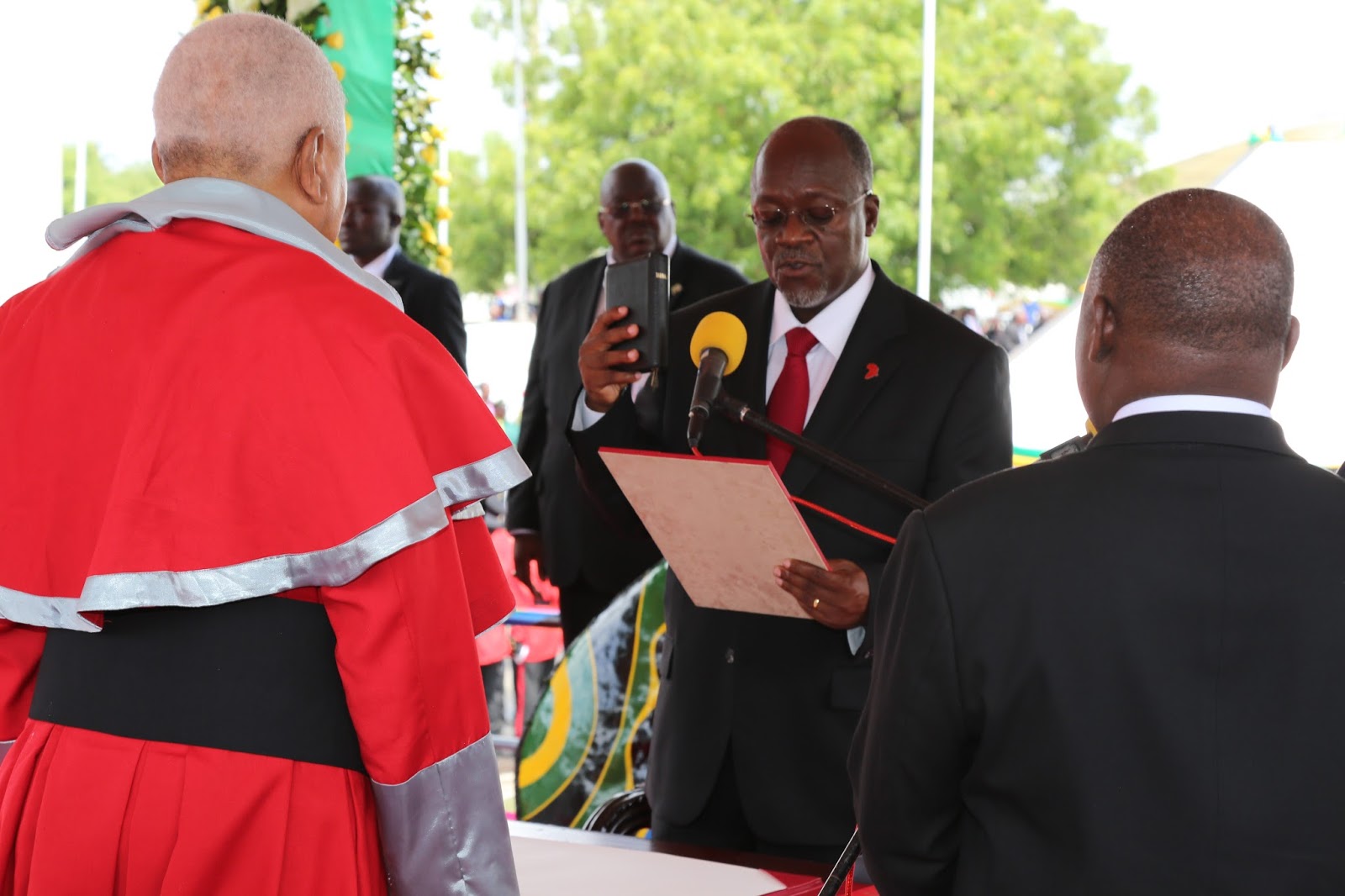 Присяга президента Танзании Джона Мугафули. 2015