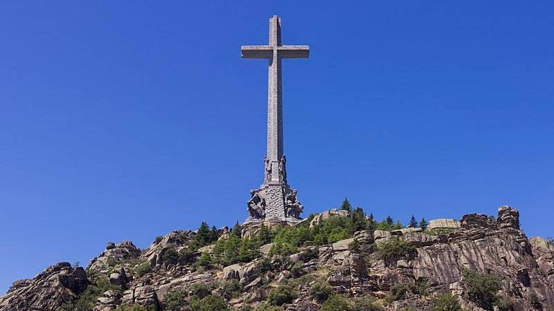Крест над Долиной Павших 