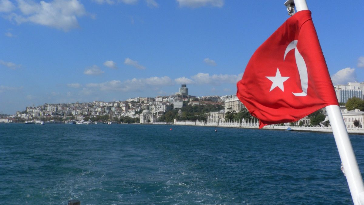 Турецкий флаг на морском судне