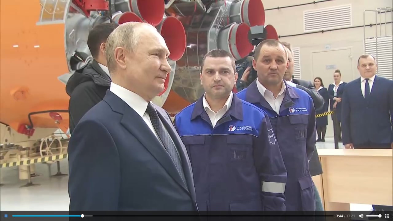 Владимир Путин Во время посещения космодрома Восточный