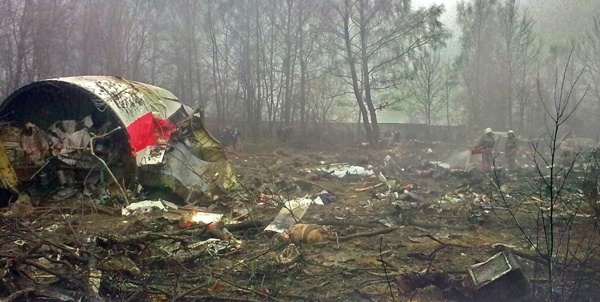 Обломки самолета польского президента Леха Качиньского возле Смоленска. 2010 год