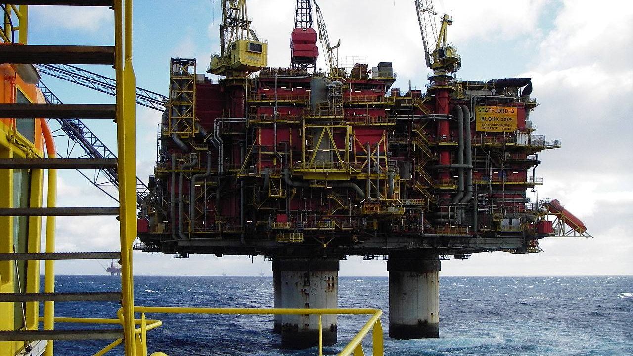 Нефтяная платформа фото