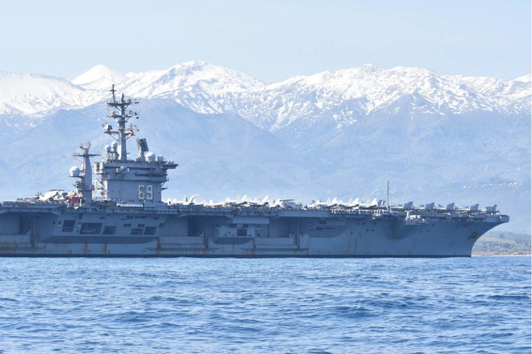 Авианосец USS Dwight D. Eisenhower в заливе Суда, Греция 20 марта 2021