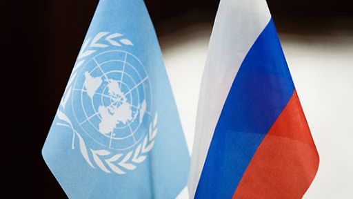 Флаги ООН и РФ