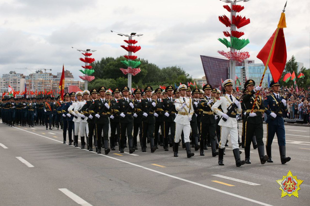 Китайские военные на параде в Минске