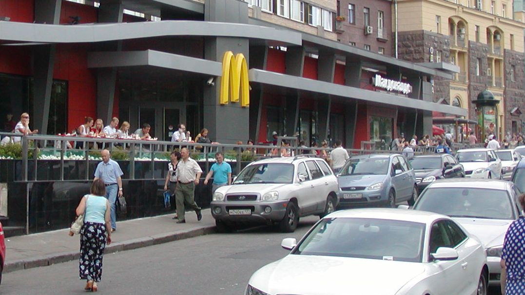 Первый в России McDonald's‎