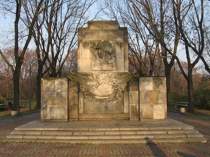 Советских солдат Мемориал — лицевая сторона, Парк Лазенки, Варшава, Польша [(cc)Zygmunt Put]
