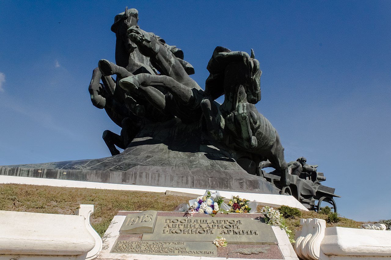 Монумент Тачанка в Ростове-на-Дону