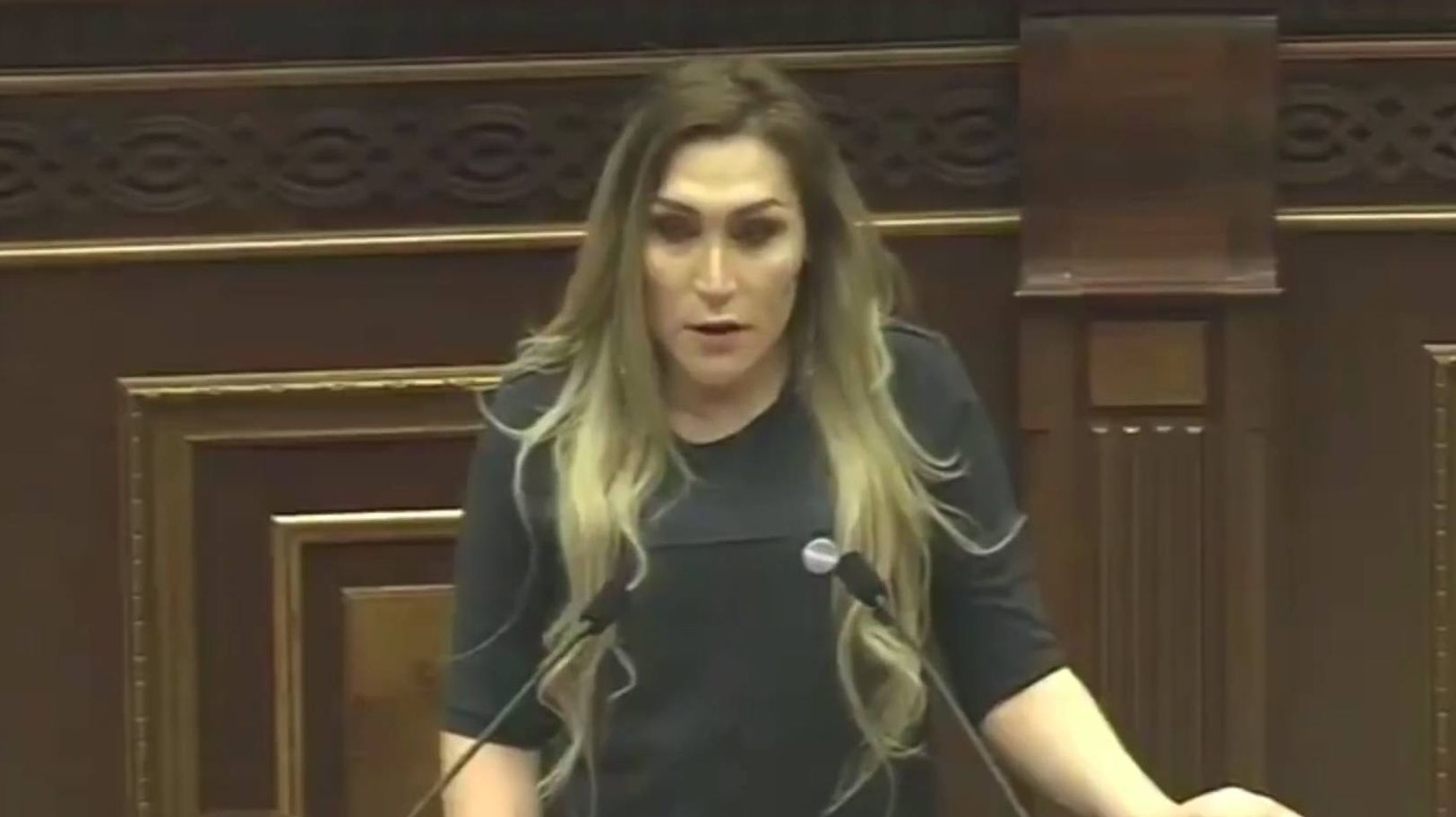 Трансгендр в армянском парламенте