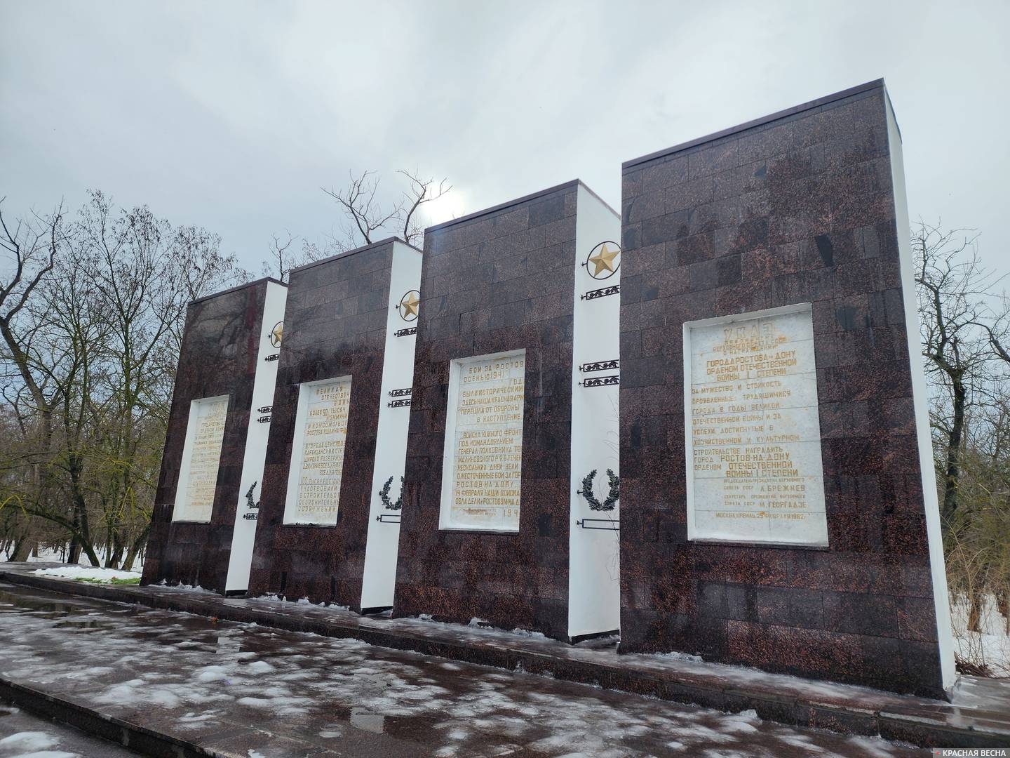 Стелы Славы мемориальньного комплекса Кумженская роща