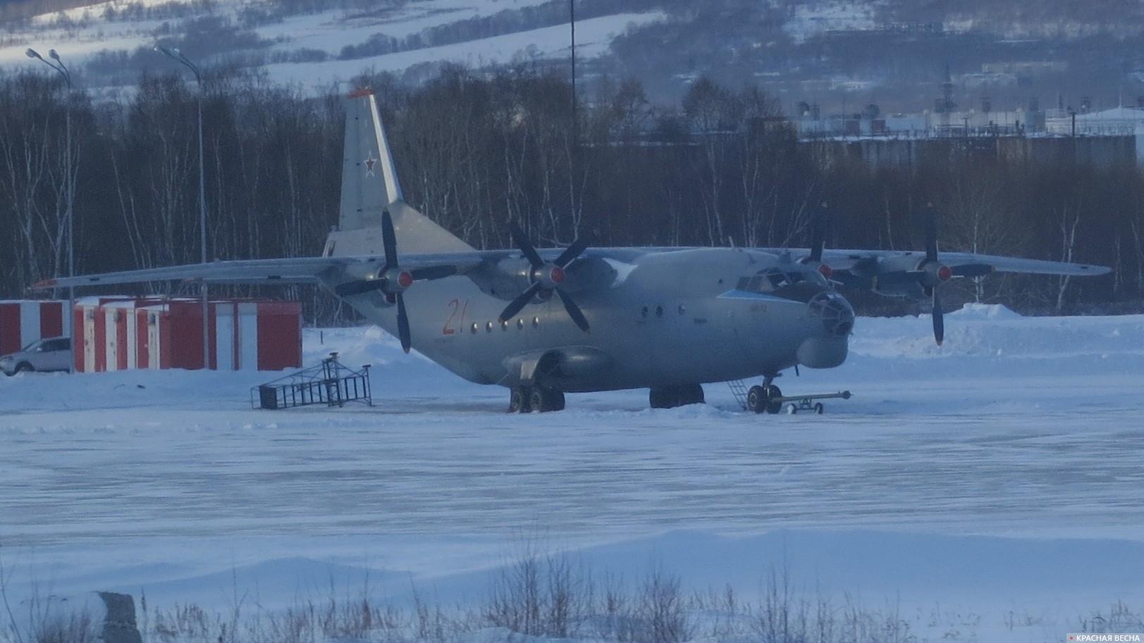 Самолет «Ан-12» готовится к аварийной посадке в Комсомольске-на-Амуре | ИА  Красная Весна