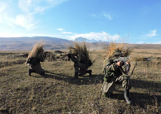 Военнослужащие подразделений специального назначения военной базы Южного военного округа (ЮВО) в Армении провели разведку местности на высокогорном полигоне Алагяз во время плановой тренировки
